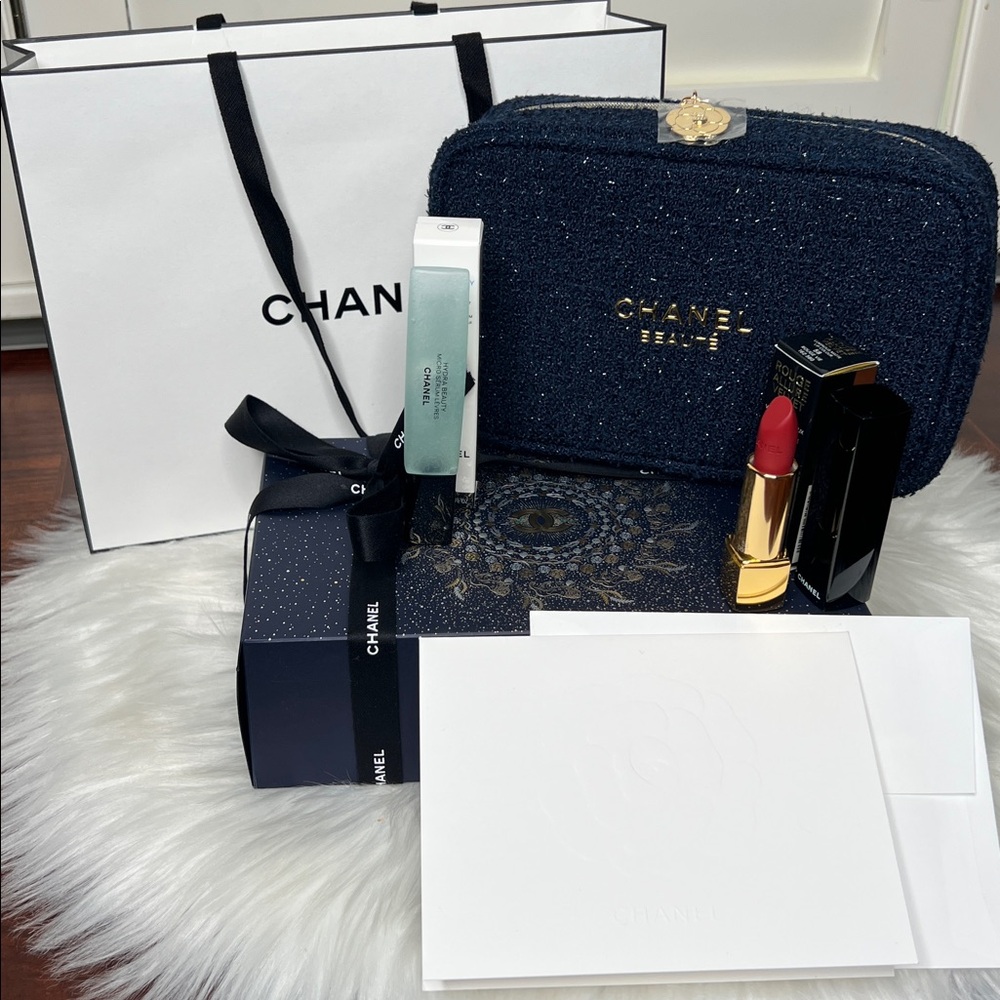 Chanel Limited Set:Serum, Lipstick, Cosmetic Bag, A Card, Ribbons & Shopping Bag - Picture 16 of 17